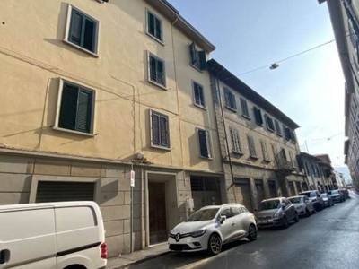 Quadrilocale in Via Filippo Strozzi 78, Prato, 1 bagno, 80 m²