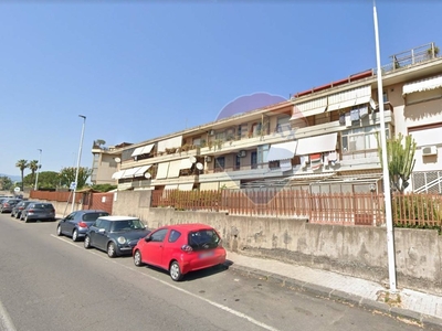 Quadrilocale in Via Generale Ameglio, Catania, 1 bagno, con box, 95 m²
