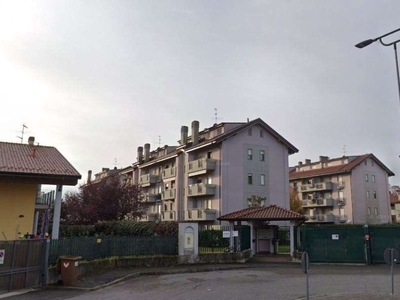 Quadrilocale in Via Martiri delle Foibe 10-12, Cornate d'Adda, 2 bagni