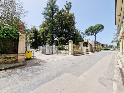 Trilocale in Via Petrarca 1, Caserta, 1 bagno, giardino in comune