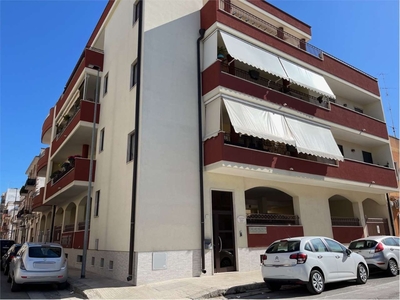 Quadrilocale in Via Veneto 15, Brindisi, 2 bagni, garage, 107 m²