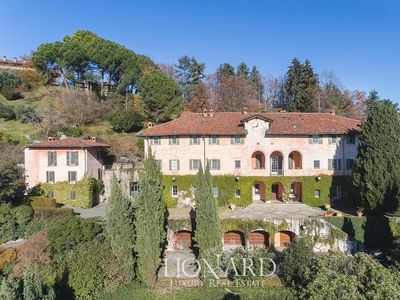 Residenza di lusso in vendita immersa nel verde nelle vicinanze di Torino
