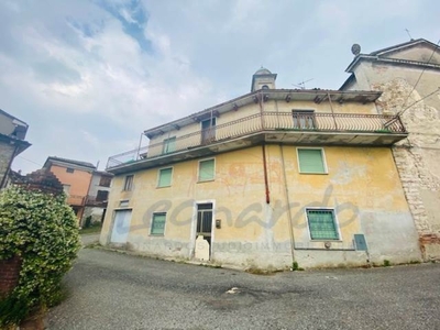 Rustico a Ziano Piacentino, 4 locali, 1 bagno, 170 m² in vendita
