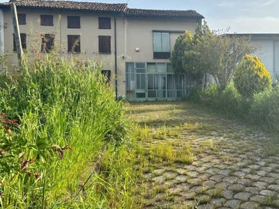Rustico-Casale-Corte in Vendita ad Mont? Beccaria - 65000 Euro