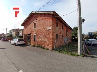 Rustico-Casale-Corte in Vendita ad Padova - 95000 Euro