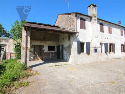 Rustico-Casale-Corte in Vendita ad Piove di Sacco - 69000 Euro