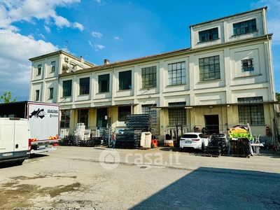 Stabile / Palazzo in Affitto in Viale della Liberazione a Corsico