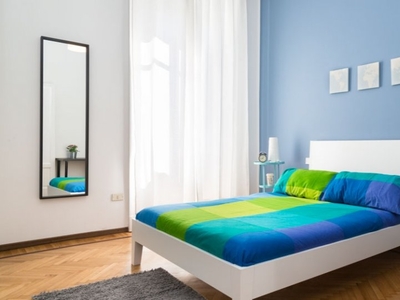 Stanza in affitto in appartamento con 4 camere da letto a Loreto, Milano