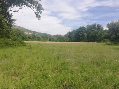 Terreno agricolo in vendita a Tione Degli Abruzzi