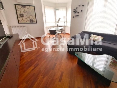 Trilocale in Via Berchet, Legnano, 2 bagni, giardino in comune, 95 m²