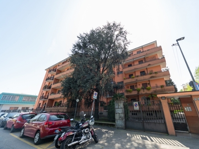 Trilocale in Via Bernardino Verro 82, Milano, 1 bagno, 100 m²