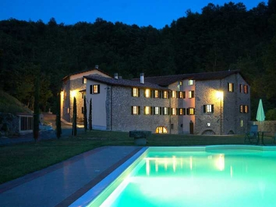 Vacanza in Rustico-Casale-Corte ad Fivizzano - 2700000 Euro