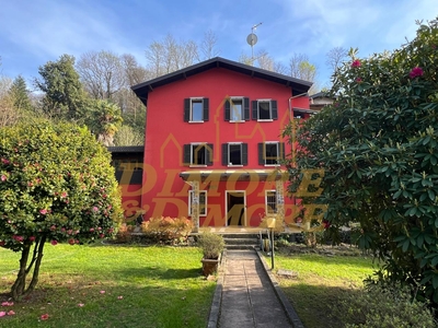 Villa a schiera in vendita a Castelveccana