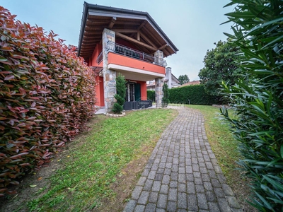 Villa a schiera in vendita a Cavaria Con Premezzo