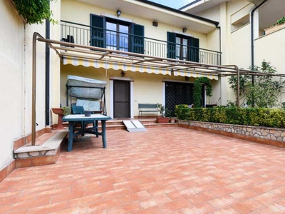 Villa a Schiera in Vendita ad Guidonia Montecelio - 229000 Euro