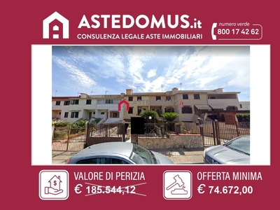 Villa a schiera in Via Cuneo, Mondragone, 7 locali, 2 bagni, garage
