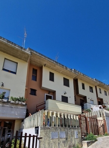 Villa a schiera in Via Fra Giovanni da Penne, Penne, 9 locali, 3 bagni
