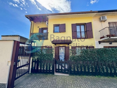 Villa a schiera in Via Mazzini 3, Casalino, 3 locali, 2 bagni, garage