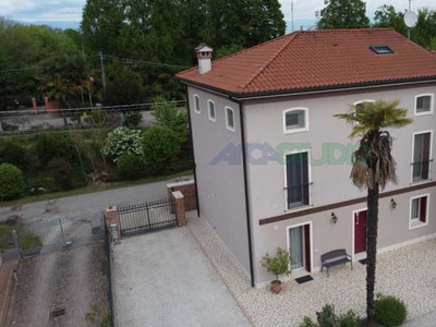 Villa Bifamiliare in Vendita ad Bolzano Vicentino - 309000 Euro