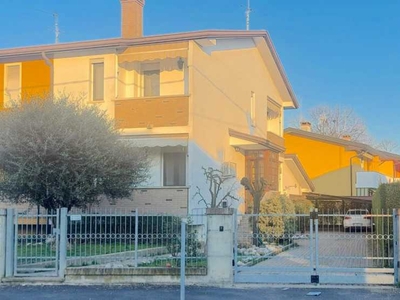 Villa Bifamiliare in Vendita ad Conselve - 179000 Euro