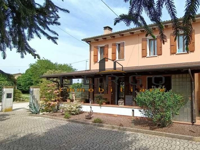 Villa Bifamiliare in Vendita ad Morgano - 235000 Euro