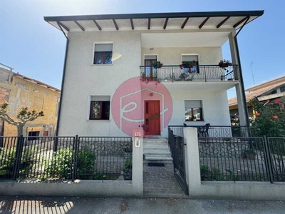 Villa Bifamiliare in Vendita ad Savignano sul Rubicone - 190000 Euro