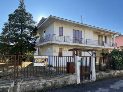 Villa Bifamiliare in Vendita ad Schio - 250000 Euro