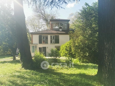 Villa in Affitto in Strada Quercioli 7 a Parma