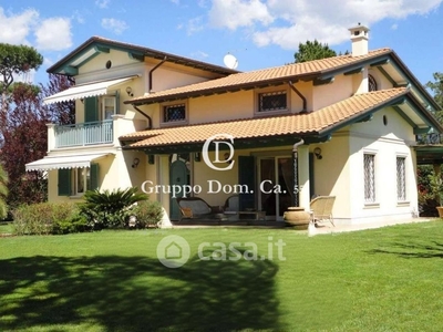 Villa in Affitto in Via Salvador Allende 44 a Forte dei Marmi