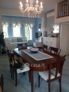 Villa in Affitto in Via Salvador Allende a Forte dei Marmi