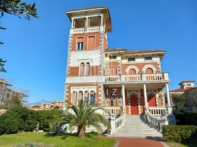 Villa in buono stato di 600 mq. a Marina Di Massa