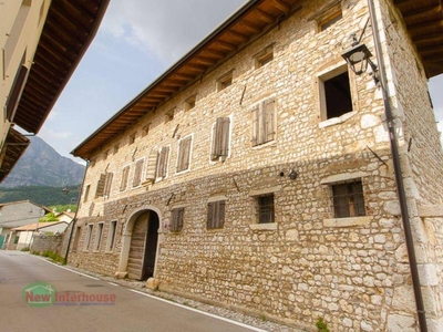 Villa in vendita a Montereale Valcellina