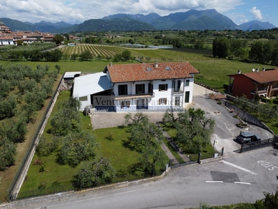 Villa in vendita a Puegnago Sul Garda