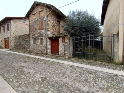 Villa in vendita a Valvasone Arzene