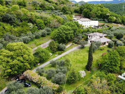 Villa in Vendita ad Caprino Veronese - 720000 Euro
