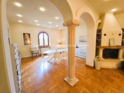 Villa in Vendita ad Forte Dei Marmi