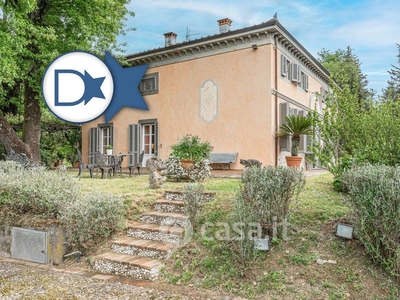 Villa in Vendita in Via Tramonte 69 a Lucca
