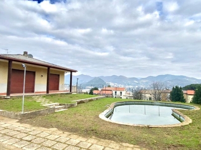 Villa in Via Cesinola, Cava de' Tirreni, 1 bagno, 350 m² in vendita