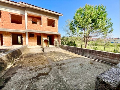 Villa in Via xxv aprile, Barzanò, 5 locali, 3 bagni, giardino privato