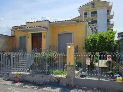 Villa in Vico Fontana, Casalnuovo di Napoli, 2 bagni, con box, 180 m²