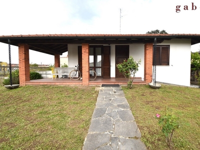 Villa singola in Via Valdossola 18, Abbiategrasso, 3 locali, 1 bagno