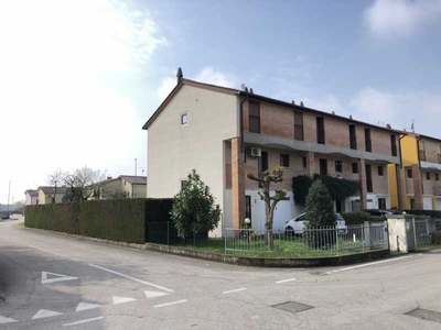 Villa Trifamiliare in Vendita ad Quinto Vicentino - 210000 Euro