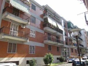 APPARTAMENTO di 4 vani e di 83 mq (PORTICI) rif. VIAEMANUELE GIANTURCO L.1