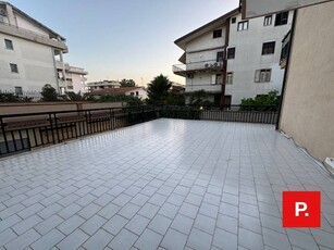 Appartamento in Vendita a Caserta, zona Ospedale, 385'000€, 330 m²