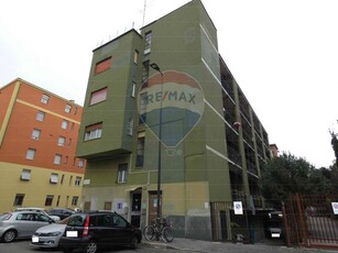 Bilocale in Vendita a Milano, zona Lorenteggio, 57'750€, 47 m²