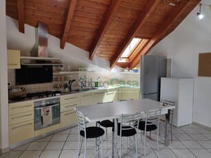 Casa Semi Indipendente in Affitto a Chieti, zona Chieti Scalo Zona Centro, 205€, 85 m², arredato