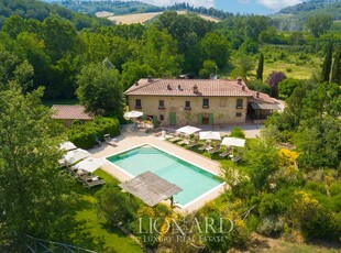 Casale di lusso con meravigliosa piscina nei pressi della località medievale di San Gimignano.