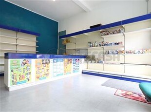 Commerciale - Negozio+magazzino a Vicenza