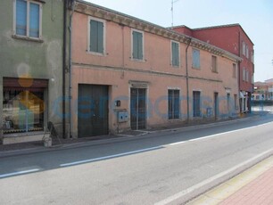 Palazzo da ristrutturare, in vendita in Via Villafontana, Bovolone