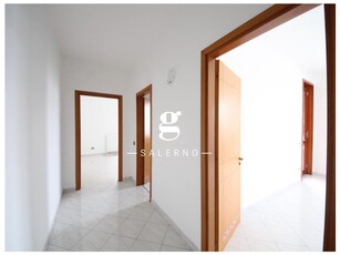 Quadrilocale in Affitto a Salerno, 1'200€, 181 m²